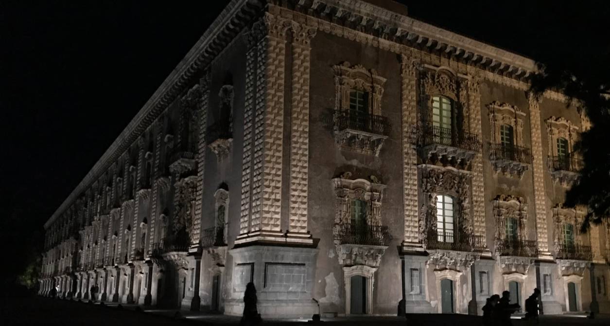 Visite di notte guidate da officine culturali al monastero dei benedettini